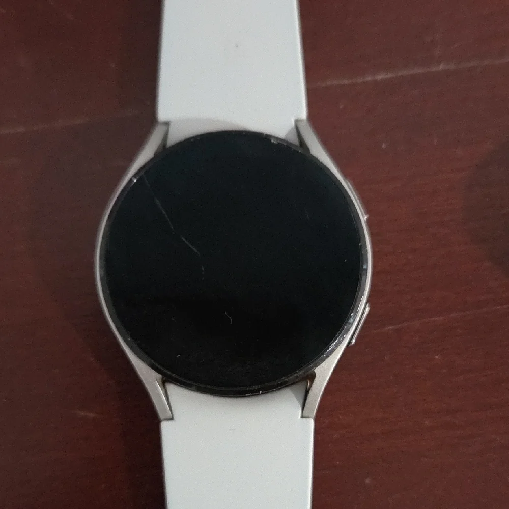 Samsung Galaxy Watch4 - Silver and Black